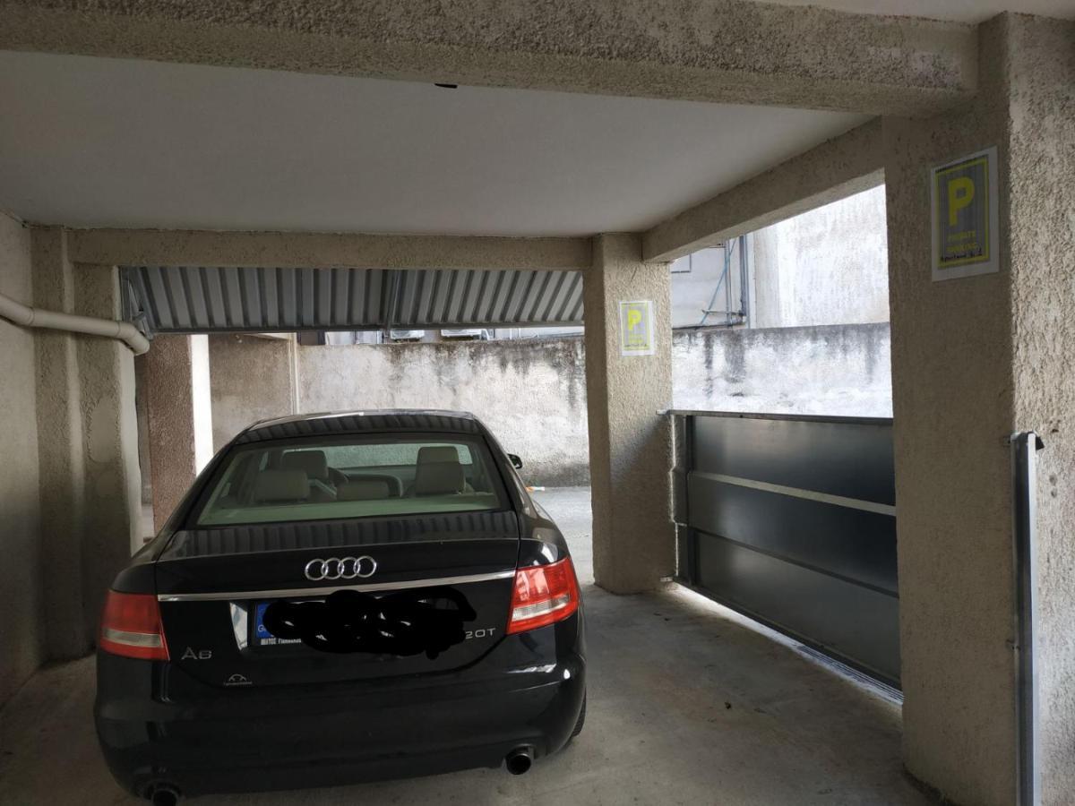 Larissa Downtown Apartment With Parking Lárissa Exterior foto